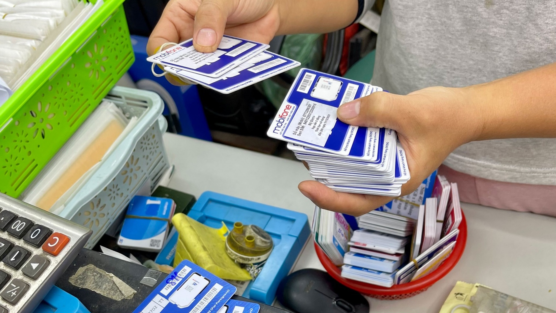 Sim rác tràn lan, nhà mạng không thể vô can