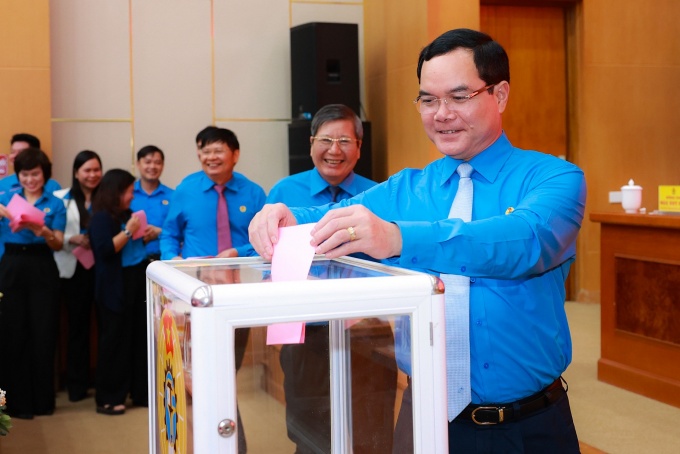 Đồng chí Huỳnh Thanh Xuân được bầu làm Phó Chủ tịch Tổng LĐLĐ Việt Nam Đồng chí Huỳnh Thanh Xuân được bầu làm Phó Chủ tịch Tổng LĐLĐ Việt Nam