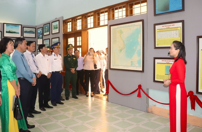 “Hoàng Sa, Trường Sa của Việt Nam - Những bằng chứng lịch sử và pháp lý” “Hoàng Sa, Trường Sa của Việt Nam - Những bằng chứng lịch sử và pháp lý”