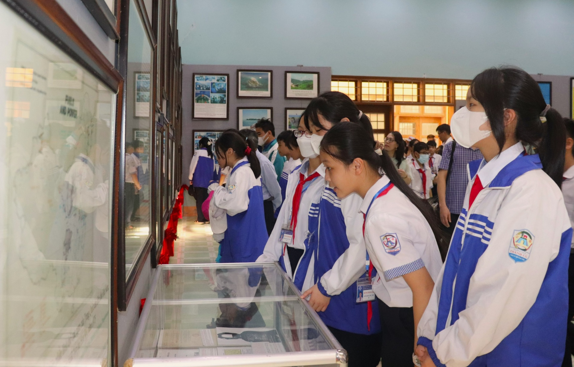 “Hoàng Sa, Trường Sa của Việt Nam - Những bằng chứng lịch sử và pháp lý” “Hoàng Sa, Trường Sa của Việt Nam - Những bằng chứng lịch sử và pháp lý”