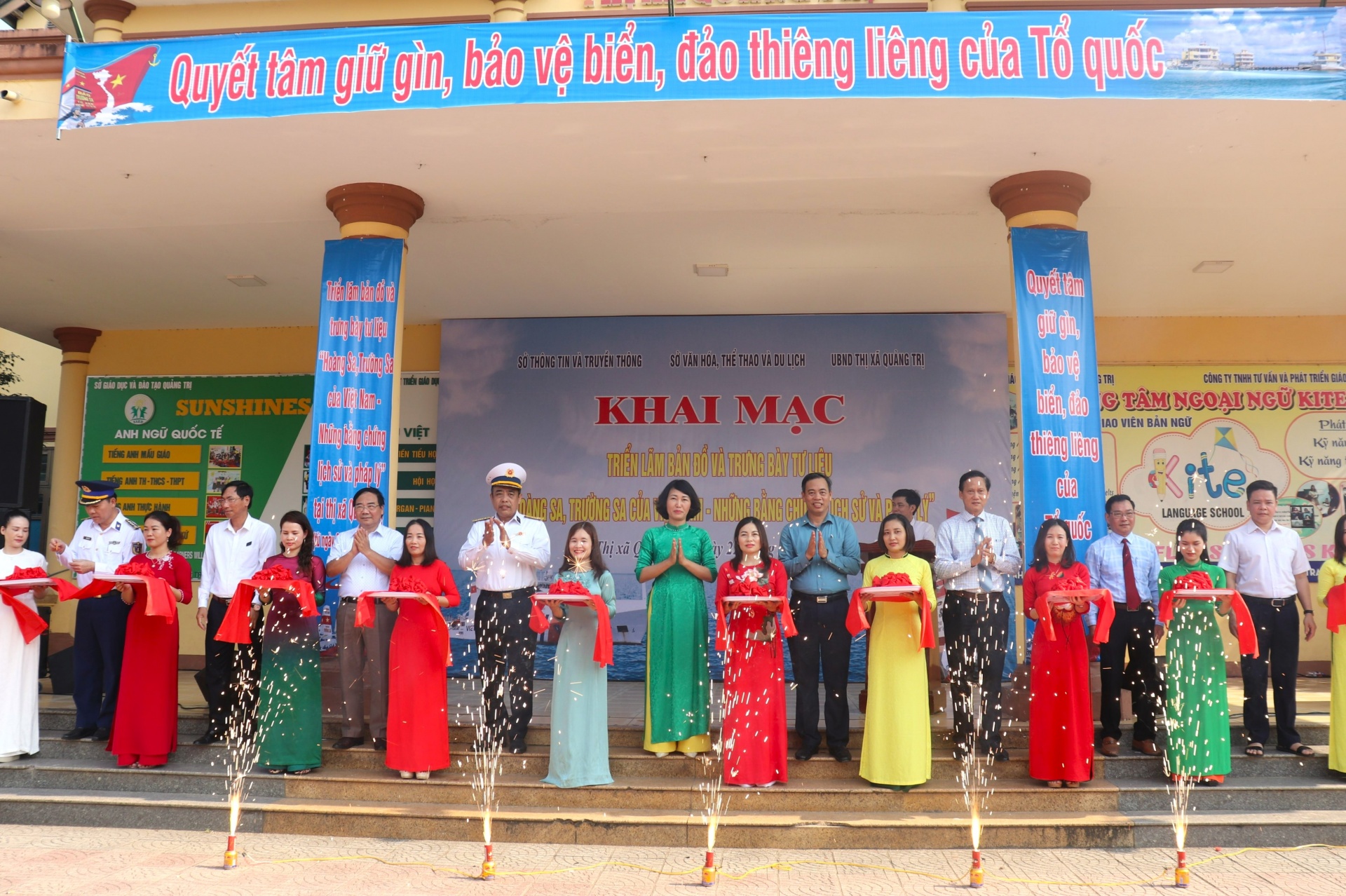 “Hoàng Sa, Trường Sa của Việt Nam - Những bằng chứng lịch sử và pháp lý” “Hoàng Sa, Trường Sa của Việt Nam - Những bằng chứng lịch sử và pháp lý”