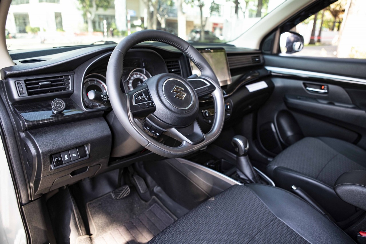 Suzuki XL7 đem đến sự rộng rãi và thoải mái cho hành khách khi ngồi trong khoang cabin Suzuki XL7 đem đến sự rộng rãi và thoải mái cho hành khách khi ngồi trong khoang cabin
