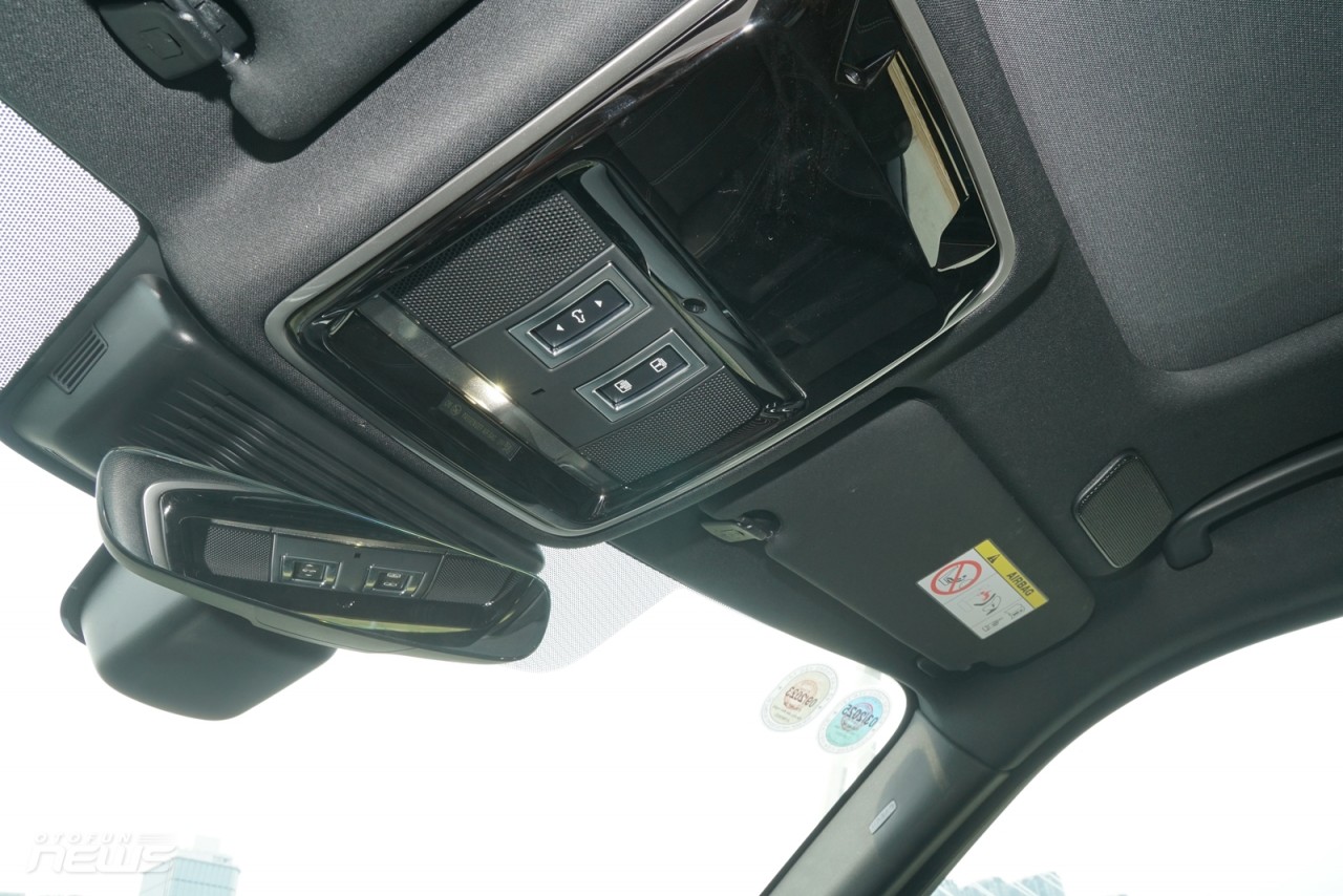 Đánh giá Land Rover Range Rover Velar 2023