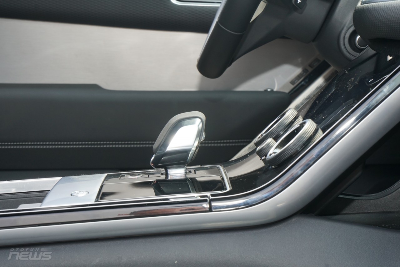 Đánh giá Land Rover Range Rover Velar 2023