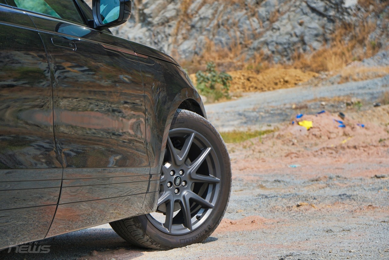 Đánh giá Land Rover Range Rover Velar 2023