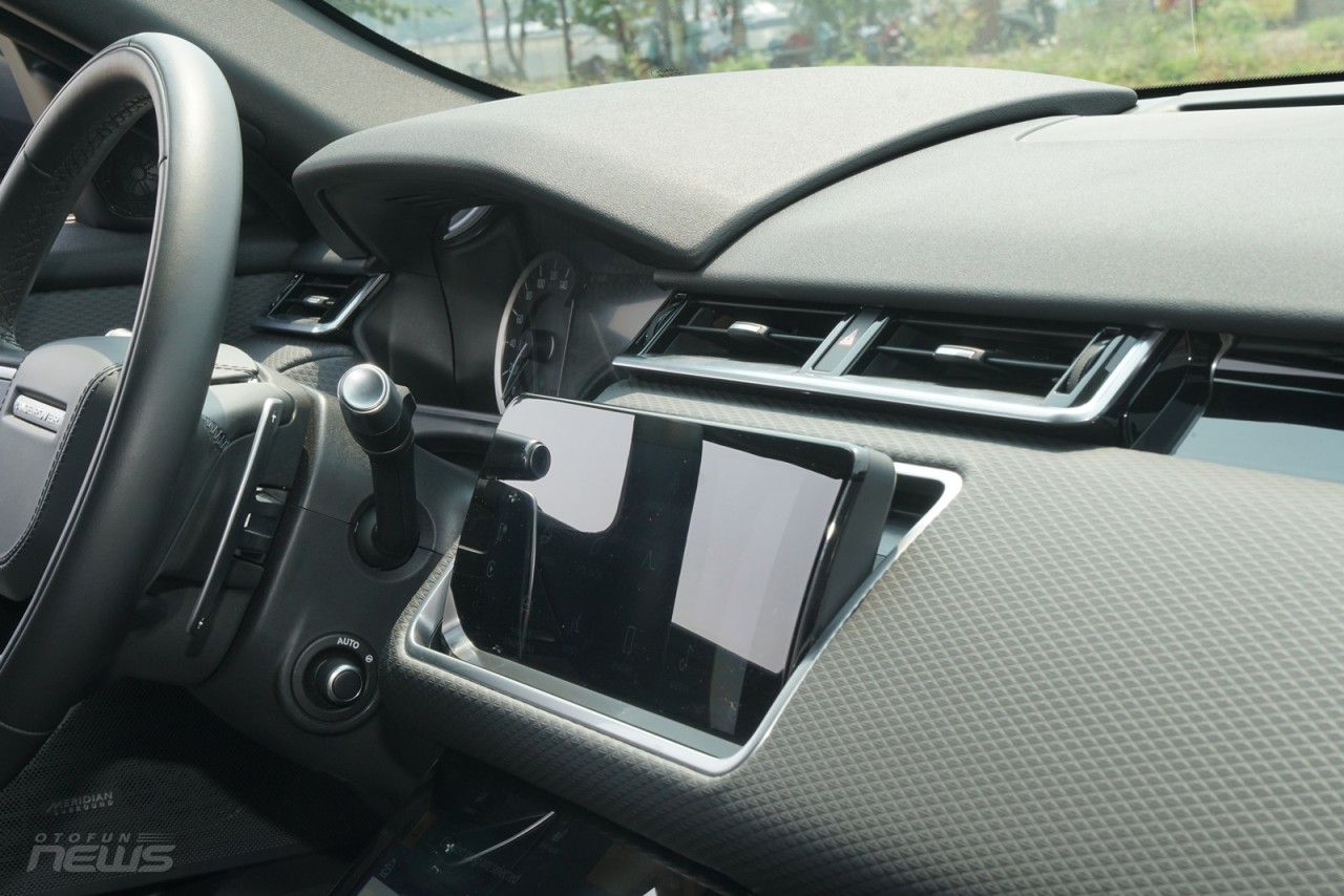 Đánh giá Land Rover Range Rover Velar 2023