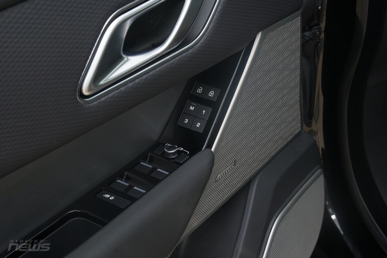 Đánh giá Land Rover Range Rover Velar 2023