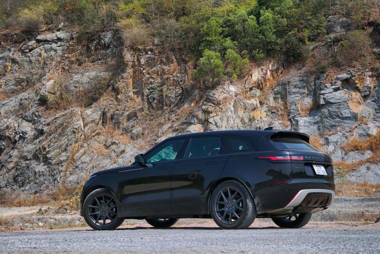 Đánh giá Land Rover Range Rover Velar 2023