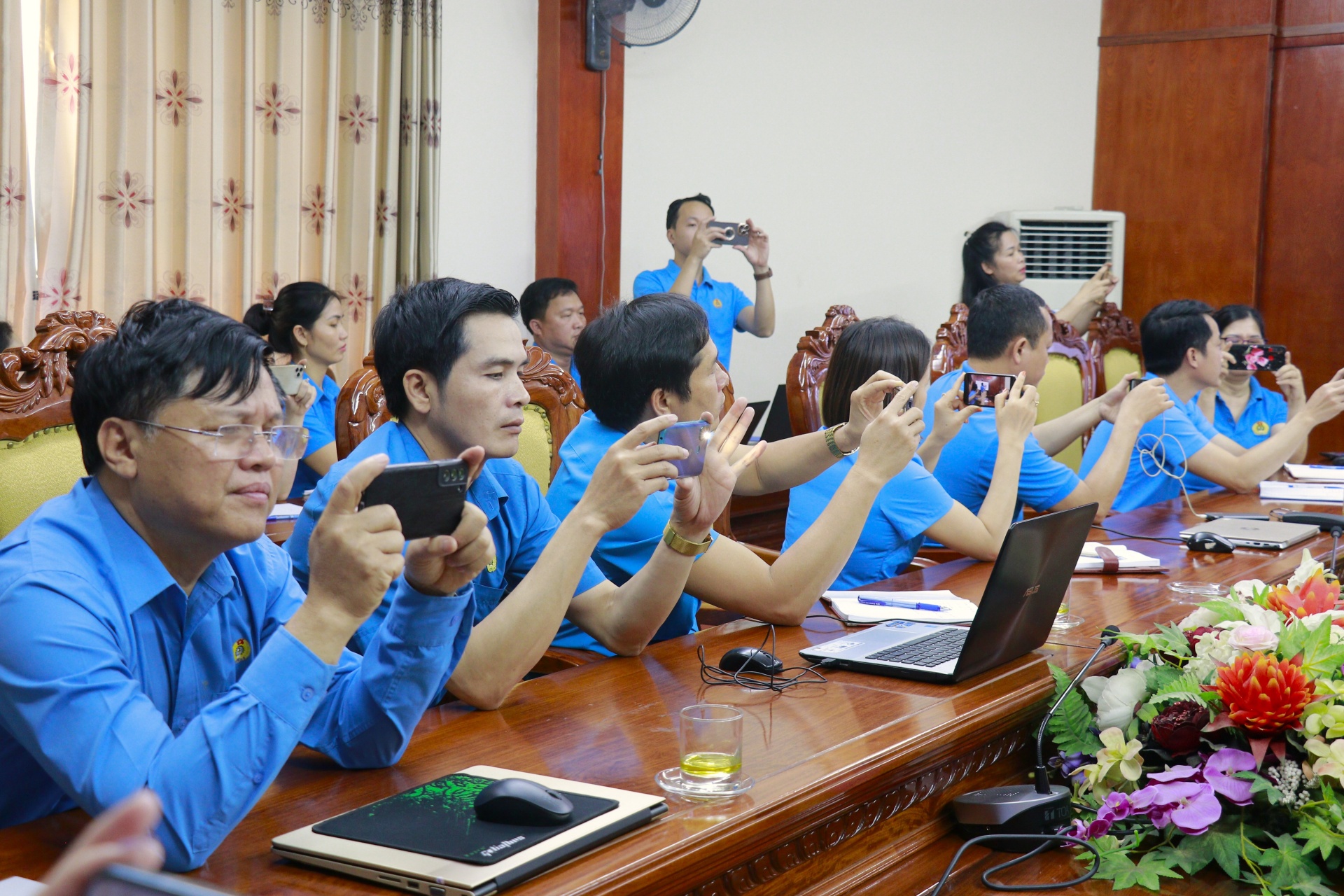 Tập huấn nâng cao kỹ năng truyền thông báo chí cho cán bộ công đoàn Nghệ An Tập huấn nâng cao kỹ năng truyền thông báo chí cho cán bộ công đoàn Nghệ An