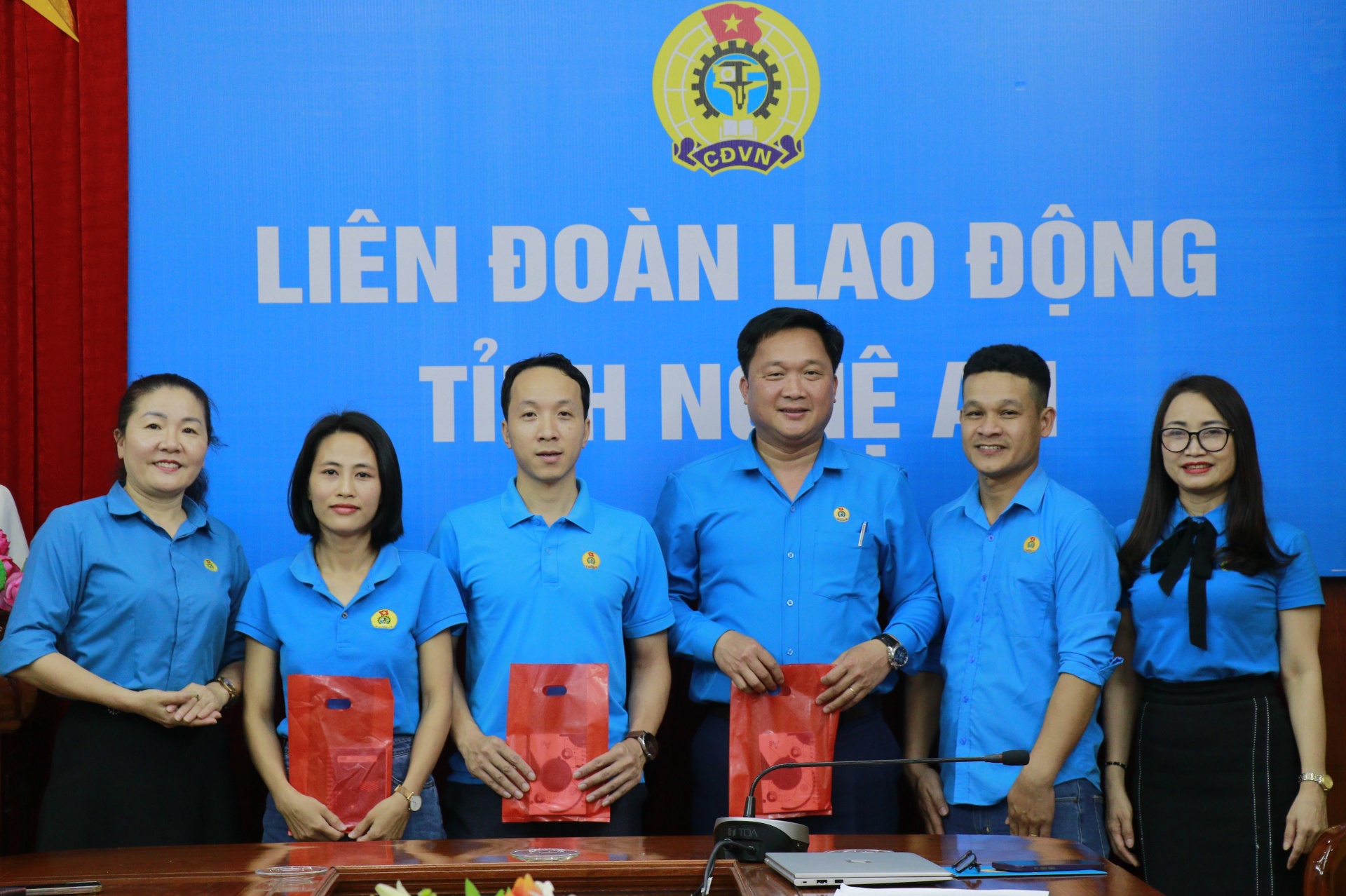 Tập huấn nâng cao kỹ năng truyền thông báo chí cho cán bộ công đoàn Nghệ An Tập huấn nâng cao kỹ năng truyền thông báo chí cho cán bộ công đoàn Nghệ An