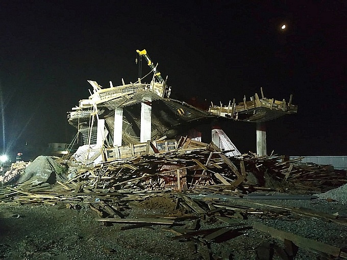 3 công nhân thương vong do sập giàn giáo tại Quảng Ninh 3 công nhân thương vong do sập giàn giáo tại Quảng Ninh