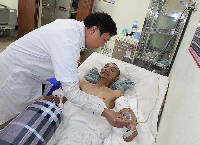 3 công nhân thương vong do sập giàn giáo tại Quảng Ninh 3 công nhân thương vong do sập giàn giáo tại Quảng Ninh