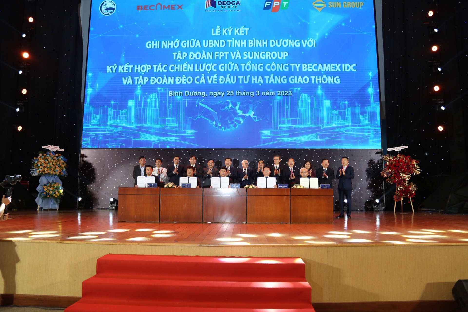 Phó Thủ tướng Lê Minh Khái cùng lãnh đạo 9 tỉnh thăm Khu công nghiệp VSIP 1 Bình Dương