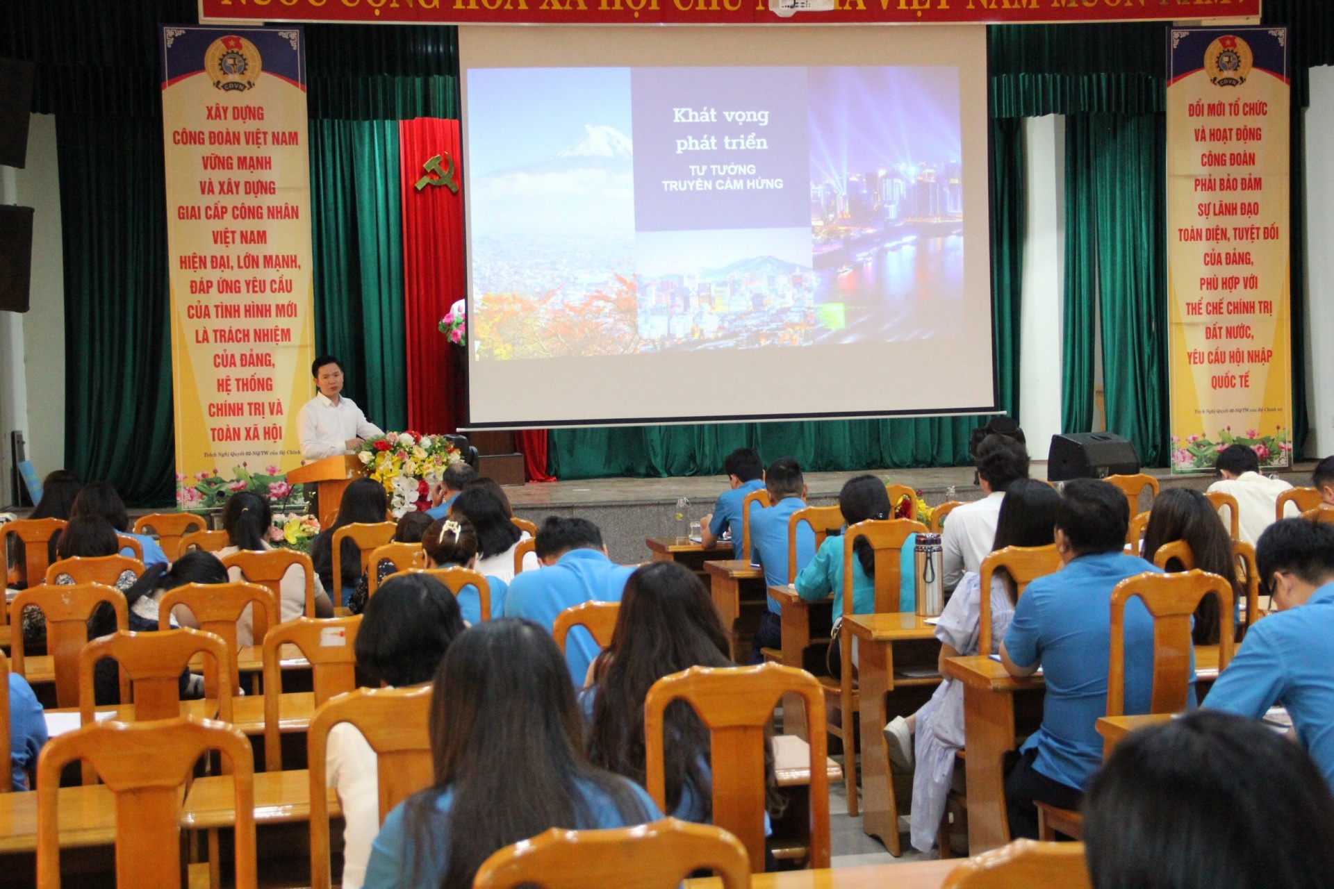 Quang cảnh hội nghị (Ảnh: PHAN NGUYÊN) Quang cảnh hội nghị (Ảnh: PHAN NGUYÊN)