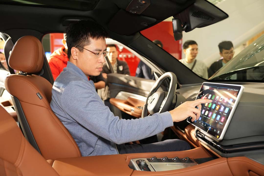 VinFast bàn giao 27 chiếc VF 9 đầu tiên cho khách hàng VinFast VF 9 đầu tiên được bàn giao đến tay khách hàng