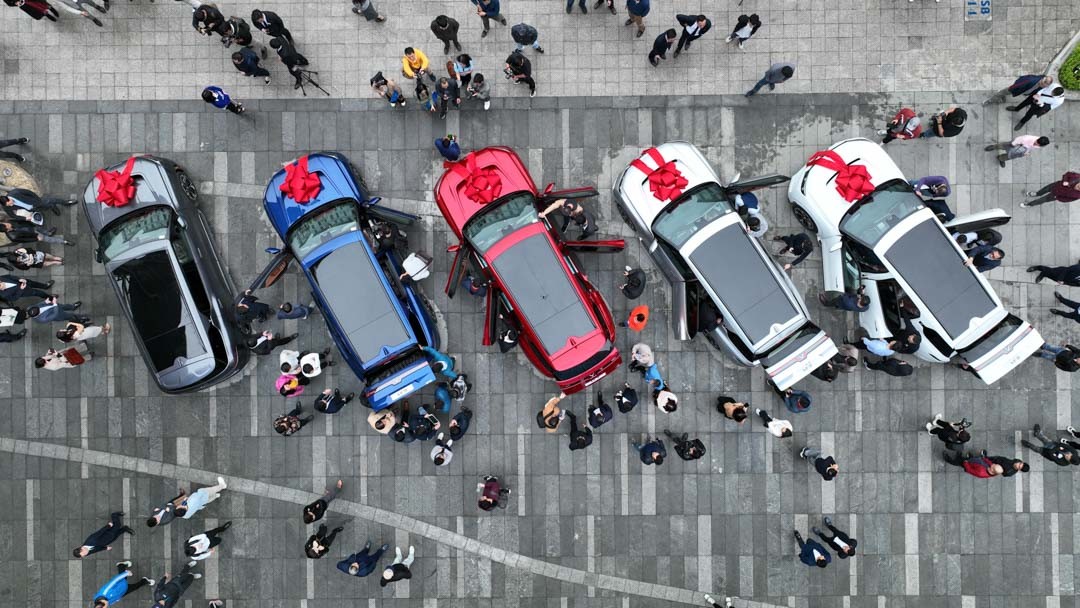 VinFast bàn giao 27 chiếc VF 9 đầu tiên cho khách hàng VinFast VF 9 đầu tiên được bàn giao đến tay khách hàng