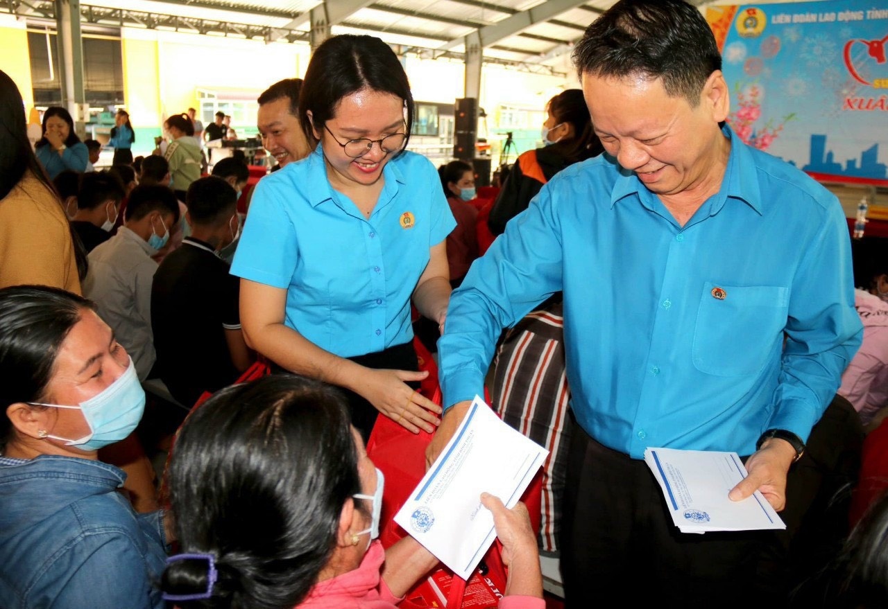 Công đoàn Bình Thuận: Hỗ trợ đoàn viên, tập trung đại hội công đoàn các cấp