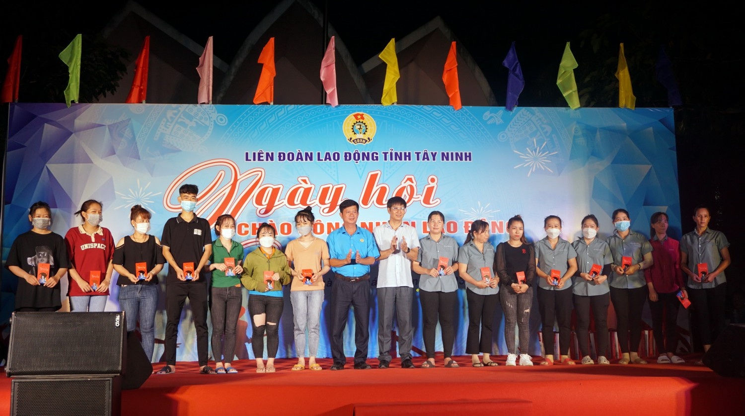 LĐLĐ Tây Ninh: Hỗ trợ vay vốn, tư vấn pháp luật cho đoàn viên, NLĐ  khó khăn