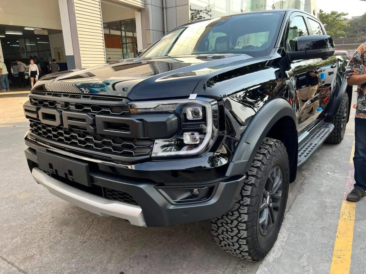 Hình thực tế Ford Ranger Raptor 2023 tại đại lý Hình thực tế Ford Ranger Raptor 2023 tại đại lý