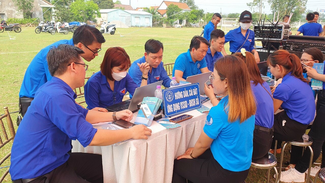 Hướng dẫn, cài đặt ứng dụng VSSID - BHXH số (Ảnh: XUÂN DŨNG)