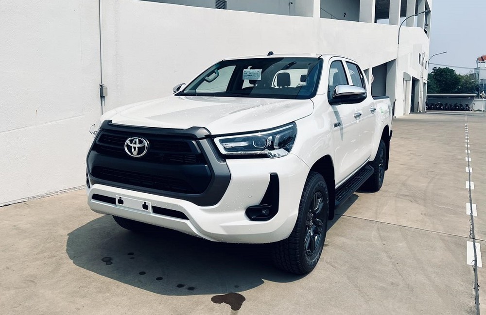 Toyota Hilux 2023 đã bắt đầu xuất hiện tại các đại lý