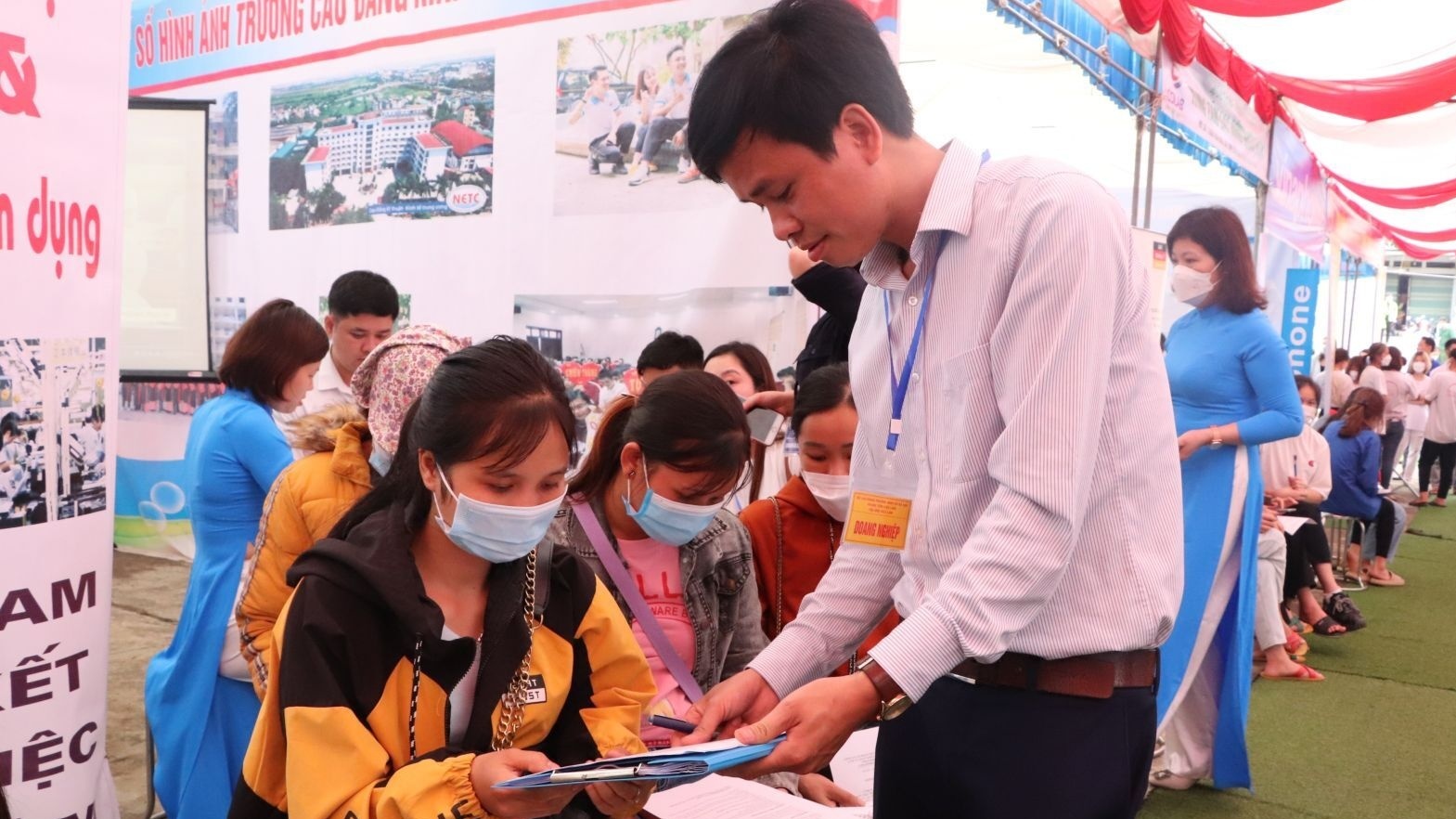 Phiên giao dịch việc làm tại 4 huyện nghèo của tỉnh Lai Châu