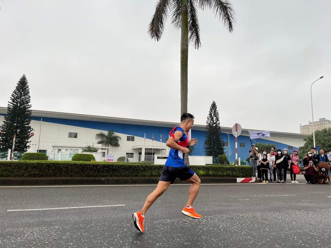 Công nhân “cháy” hết mình với giải chạy tiếp sức Ekiden Công nhân “cháy” hết mình với giải chạy tiếp sức Ekiden