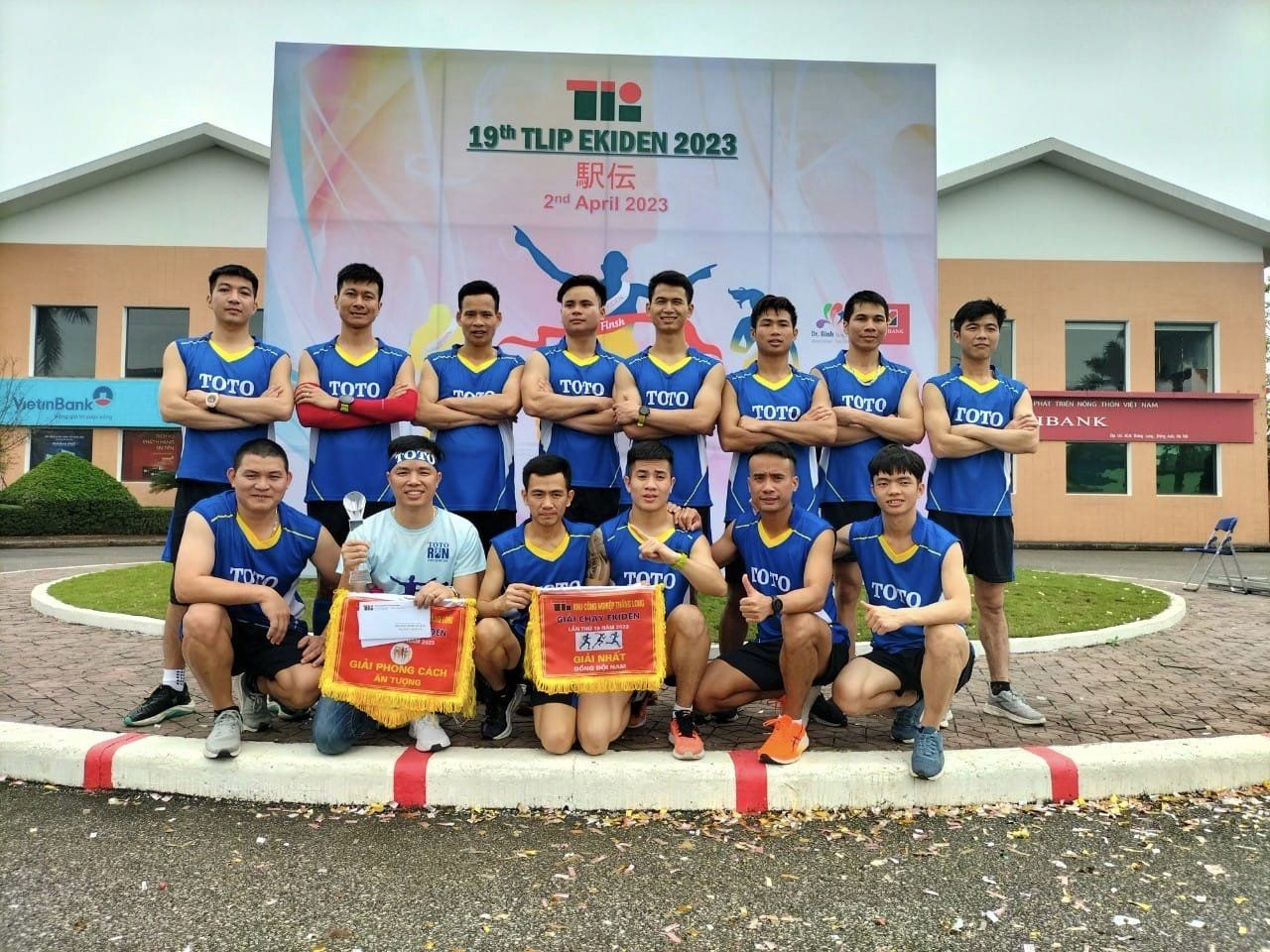 Công nhân “cháy” hết mình với giải chạy tiếp sức Ekiden Công nhân “cháy” hết mình với giải chạy tiếp sức Ekiden