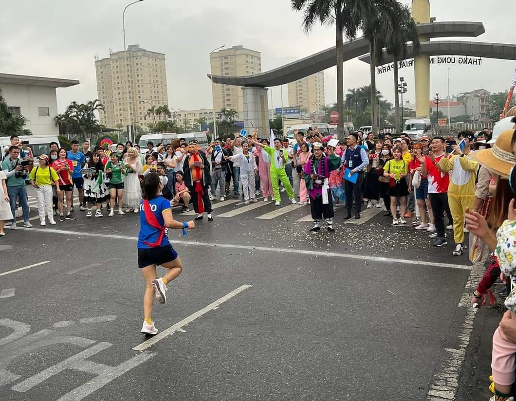 Công nhân “cháy” hết mình với giải chạy tiếp sức Ekiden Công nhân “cháy” hết mình với giải chạy tiếp sức Ekiden