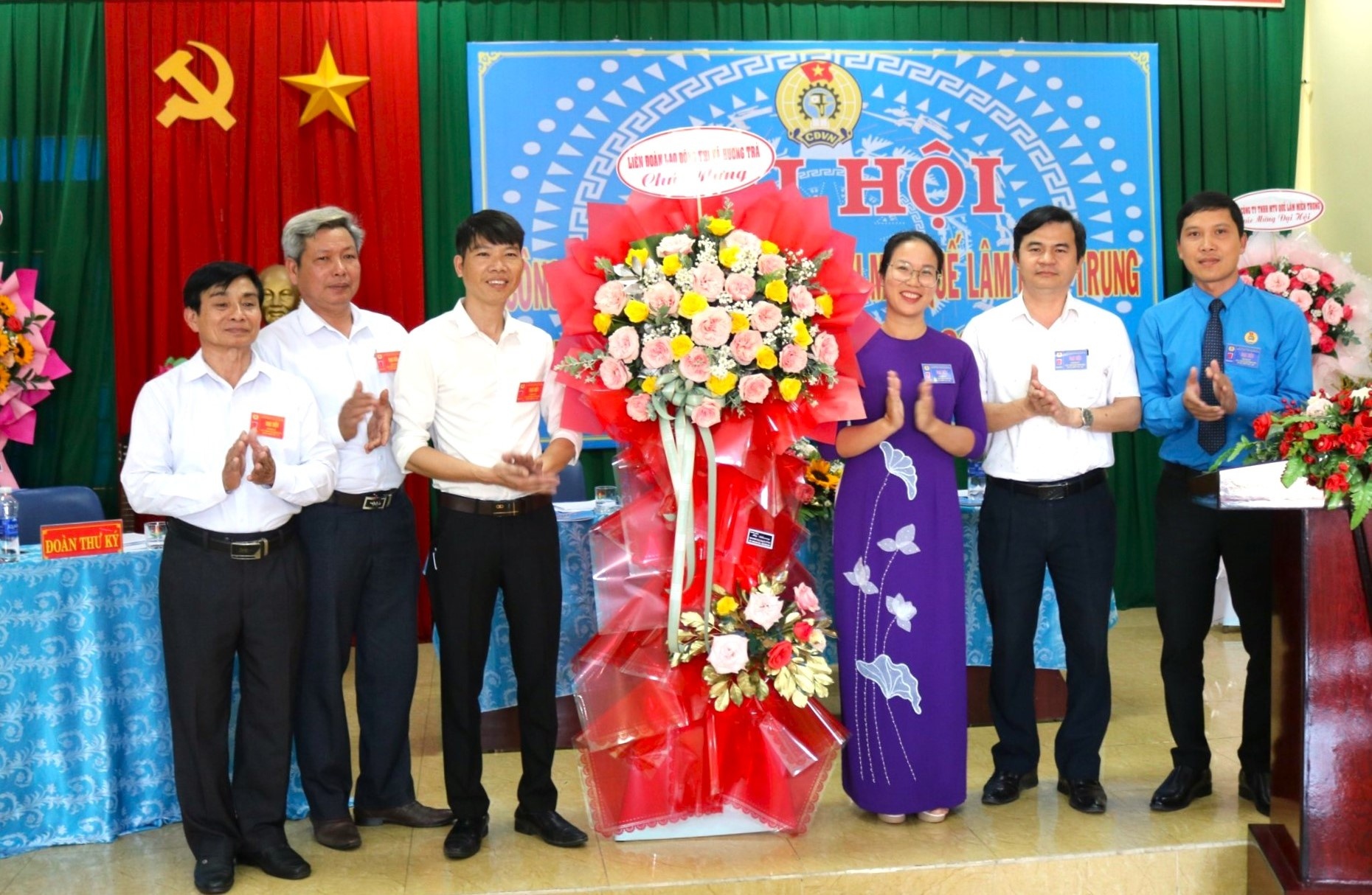 Thị xã Hương Trà: Hoàn thành đại hội CĐCS, tiến tới đại hội công đoàn cấp trên Thị xã Hương Trà: Hoàn thành đại hội CĐCS, tiến tới đại hội công đoàn cấp trên