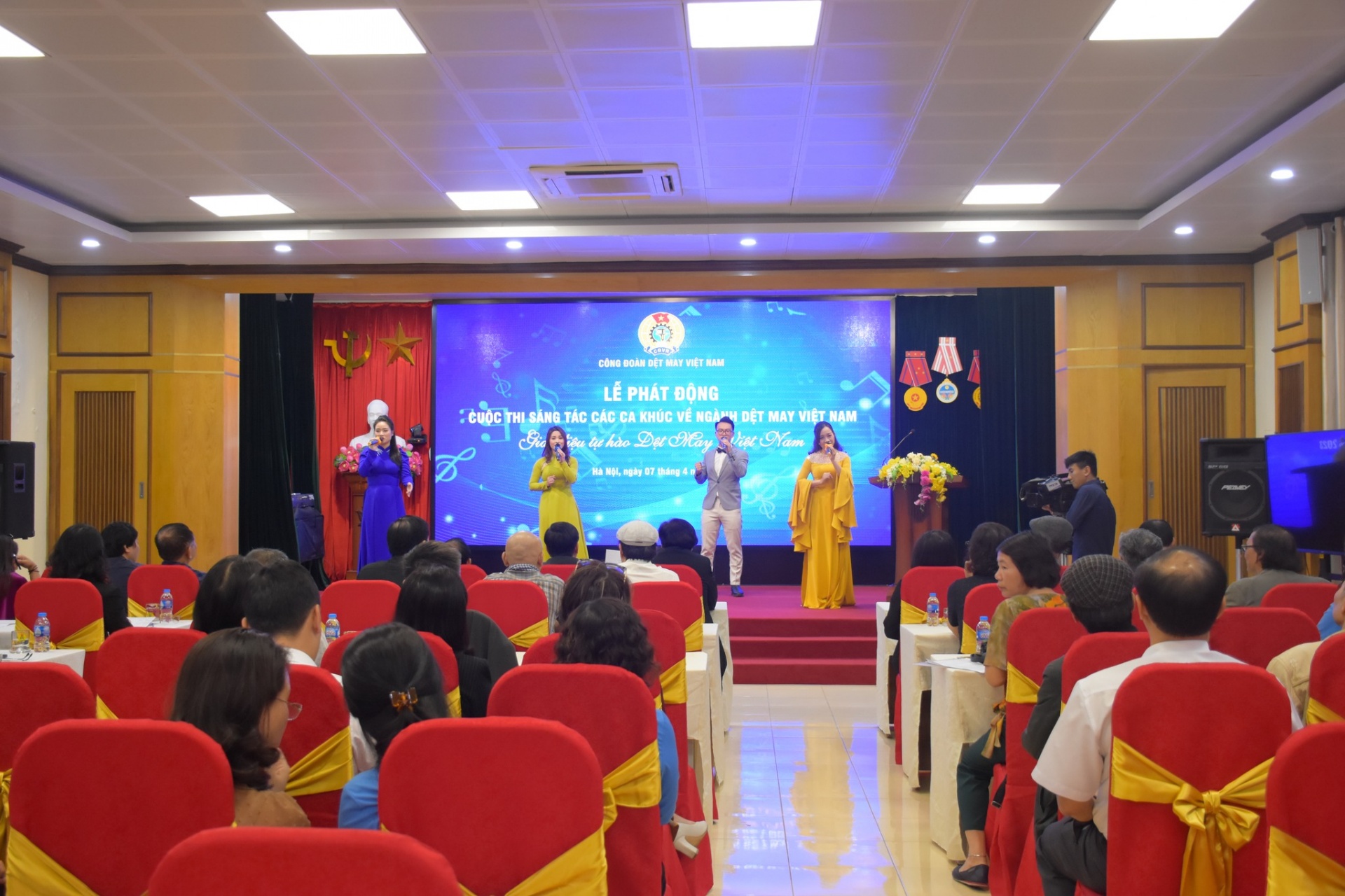 Phát động Cuộc thi sáng tác ca khúc mang chủ đề "Giai điệu tự hào Dệt May Việt Nam" Phát động Cuộc thi sáng tác ca khúc mang chủ đề "Giai điệu tự hào Dệt May Việt Nam"