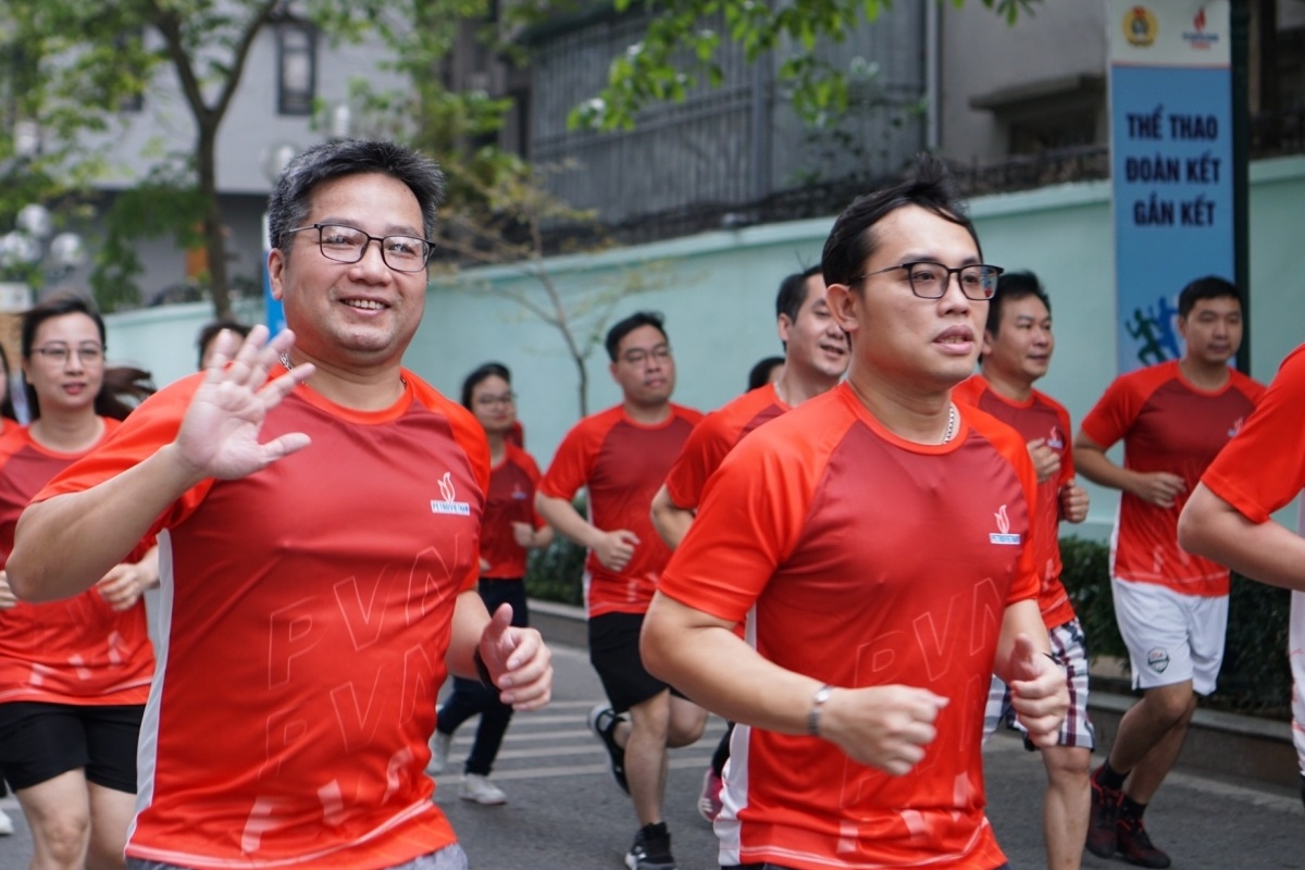 Chạy bộ online nâng cao sức khoẻ, giảm căng thẳng tại nơi làm việc