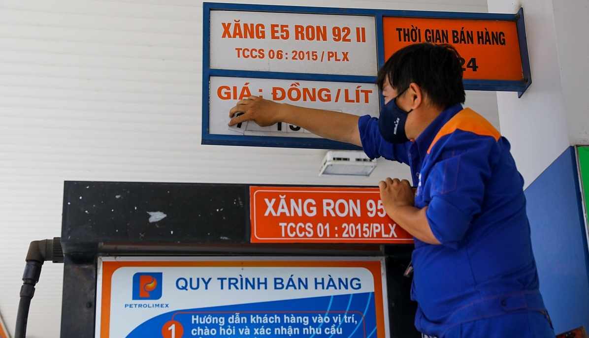 Xăng tăng mạnh từ chiều 11/4, vượt mức 24.200 đồng/lít