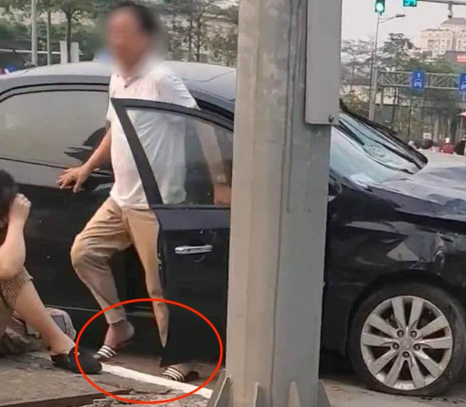 'Với tôi, giày cao gót lái xe vẫn là chân ái'