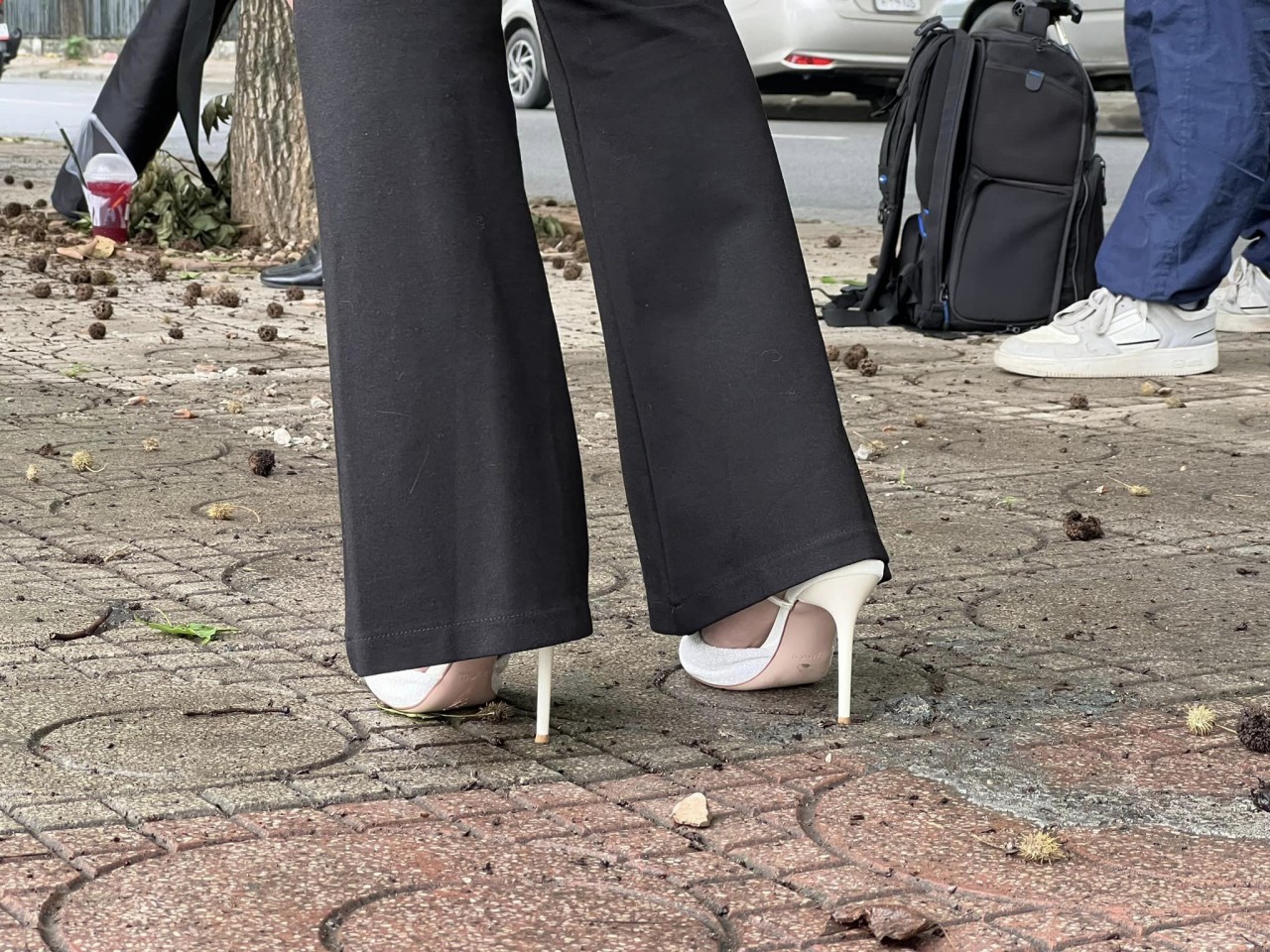 'Với tôi, giày cao gót lái xe vẫn là chân ái!'