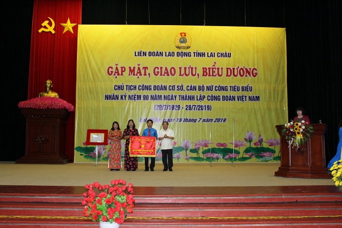 Công đoàn tỉnh Lai Châu - 60 năm nỗ lực để khẳng định vai trò chỗ dựa của CNVCLĐ Công đoàn tỉnh Lai Châu - 60 năm nỗ lực để khẳng định vai trò chỗ dựa của CNVCLĐ