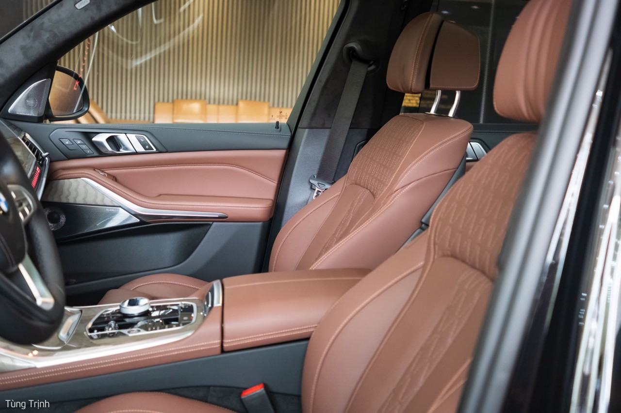 Cận cảnh BMW X7 2023 có mặt tại đại lý Cận cảnh BMW X7 2023 có mặt tại đại lý