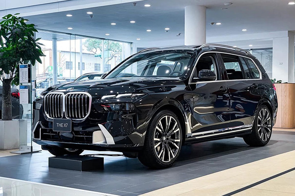 Cận cảnh BMW X7 2023 có mặt tại đại lý Cận cảnh BMW X7 2023 có mặt tại đại lý