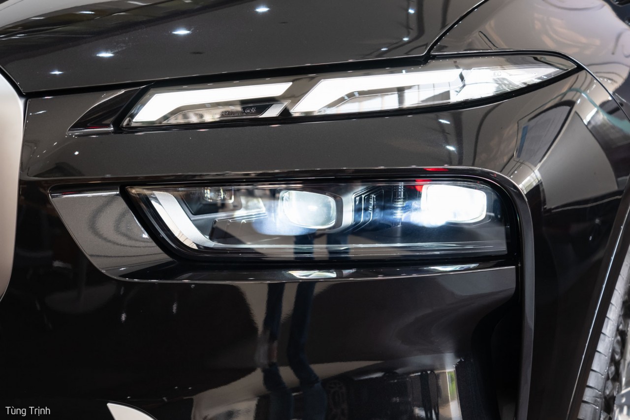 Cận cảnh BMW X7 2023 có mặt tại đại lý Cận cảnh BMW X7 2023 có mặt tại đại lý