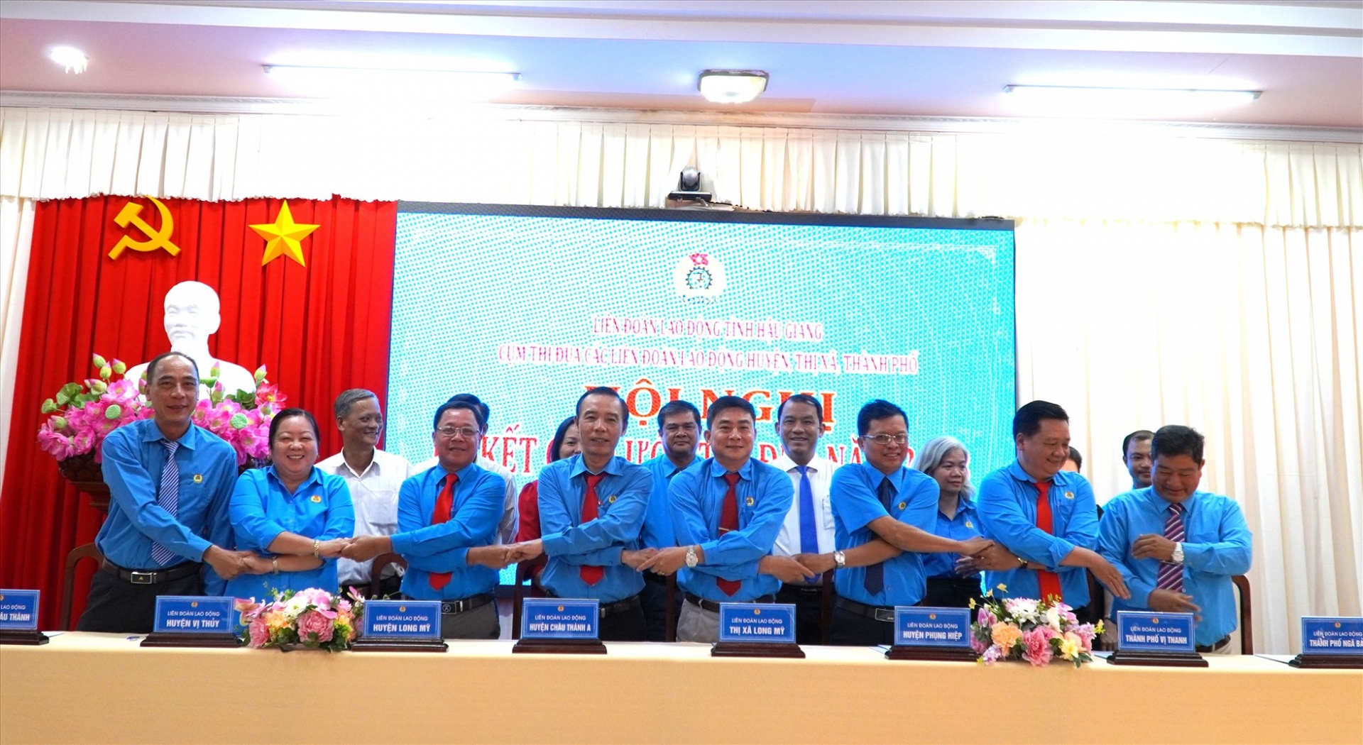 LĐLĐ các tỉnh Đồng bằng sông Cửu Long ký kết giao ước thi đua và phối hợp hoạt động