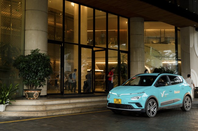 Đưa 600 xe điện ra thị trường, Taxi Xanh của tỷ phú Phạm Nhật Vượng có là &quot;đối thủ&quot; của taxi truyền thống? ảnh 2