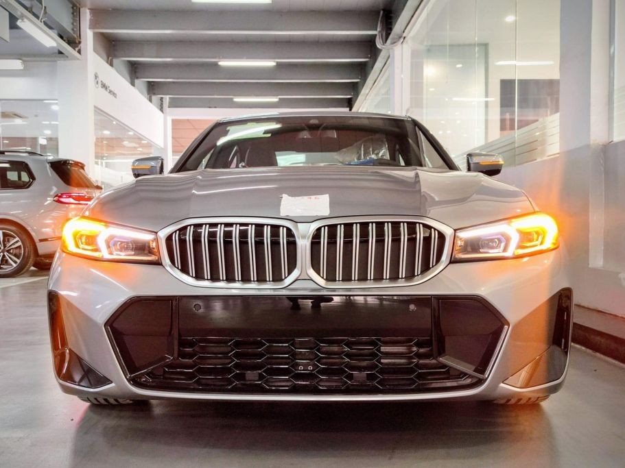 BMW 330i M Sport 2023 có mặt tại đại lý BMW 330i M Sport 2023 có mặt tại đại lý