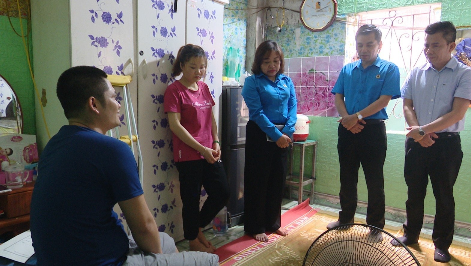 Liên đoàn Lao động thành phố Hà Nội: Thăm, tặng quà công nhân bị tai nạn lao động Liên đoàn Lao động thành phố Hà Nội: Thăm, tặng quà công nhân bị tai nạn lao động