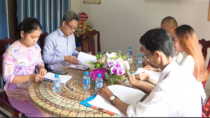 Kết nạp chủ doanh nghiệp tư nhân vào Đảng từ thực tiễn vùng Đông Nam Bộ Kết nạp chủ doanh nghiệp tư nhân vào Đảng - nhìn từ thực tiễn vùng Đông Nam Bộ