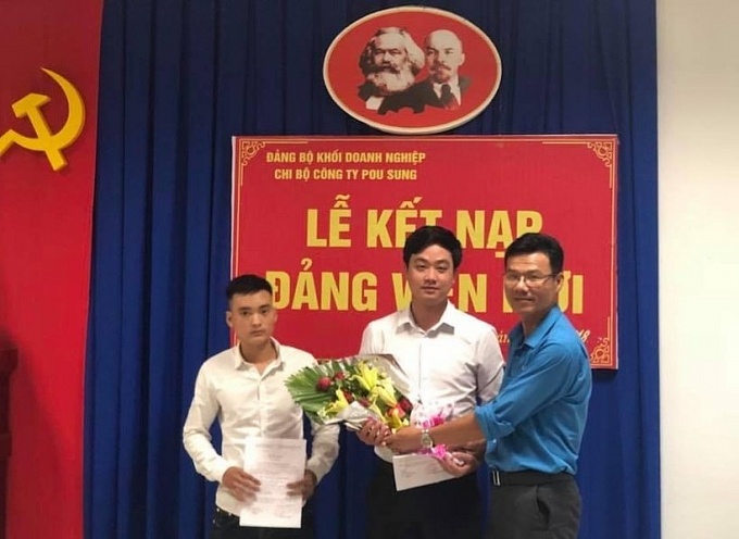 Kết nạp chủ doanh nghiệp tư nhân vào Đảng từ thực tiễn vùng Đông Nam Bộ Kết nạp chủ doanh nghiệp tư nhân vào Đảng - nhìn từ thực tiễn vùng Đông Nam Bộ