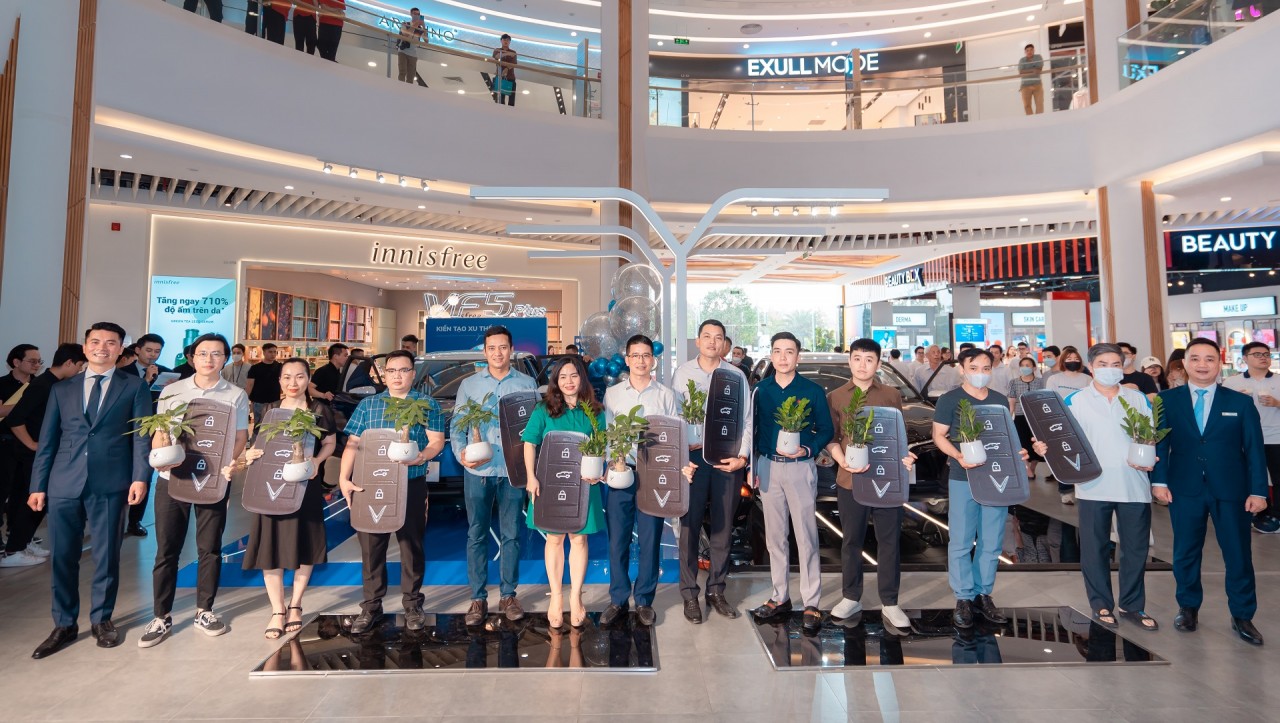 Chủ nhân VF5 Plus: Nhiều người lần đầu sở hữu xe VinFast, có người vẫn đang đi học lái Chủ nhân VF5 Plus: Nhiều người lần đầu sở hữu xe VinFast, có người vẫn đang đi học lái