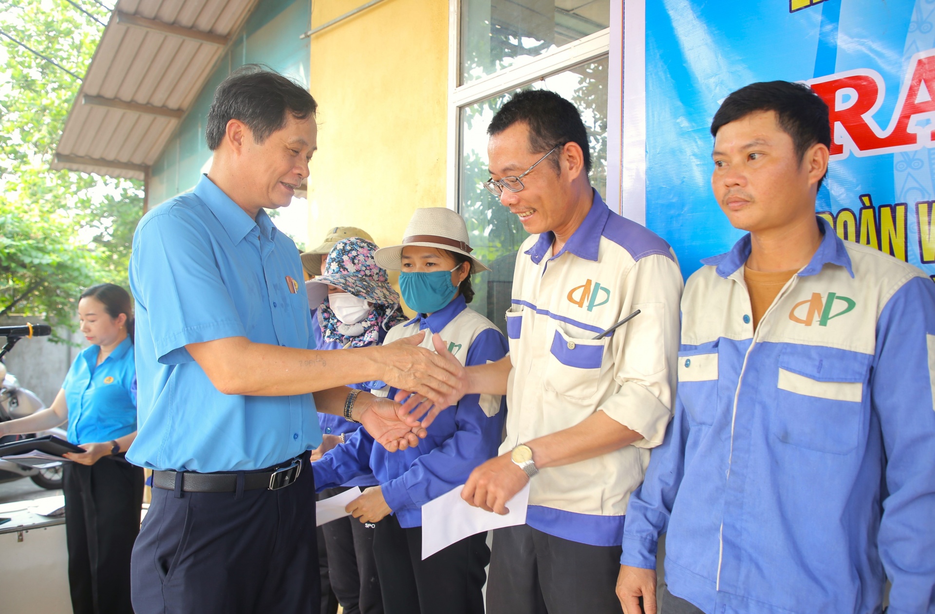 Công đoàn Quảng Trị: Hỗ trợ kịp thời cho đoàn viên, NLĐ bị giảm giờ làm, mất việc làm Công đoàn Quảng Trị: Hỗ trợ kịp thời cho đoàn viên, NLĐ bị giảm giờ làm, mất việc làm