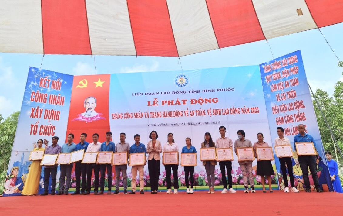 LĐLĐ tỉnh Bình Phước phát động Tháng Công nhân, Tháng ATVSLĐ năm 2023 LĐLĐ tỉnh Bình Phước phát động Tháng Công nhân, Tháng ATVSLĐ năm 2023