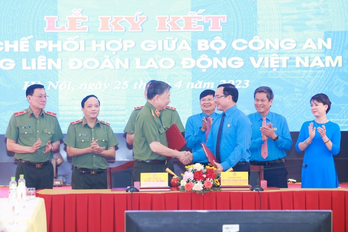 Tổng LĐLĐ Việt Nam và Bộ Công an ký quy chế phối hợp trong giai đoạn mới Tổng LĐLĐ Việt Nam và Bộ Công an ký quy chế phối hợp trong giai đoạn mới