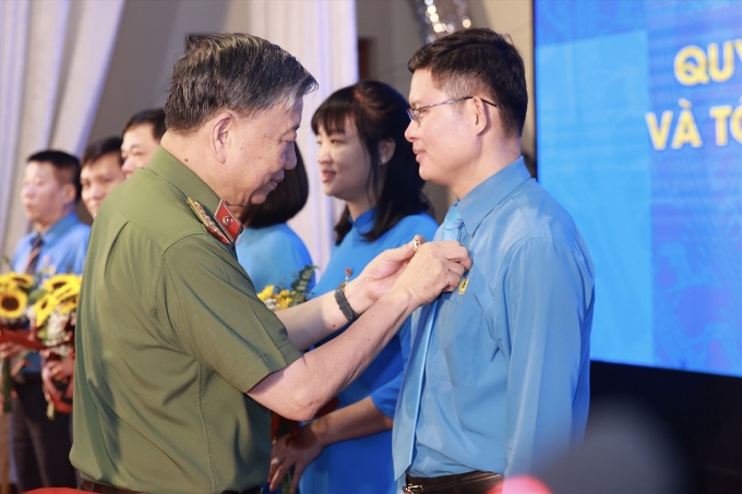 Tổng LĐLĐ Việt Nam và Bộ Công an ký quy chế phối hợp trong giai đoạn mới Tổng LĐLĐ Việt Nam và Bộ Công an ký quy chế phối hợp trong giai đoạn mới